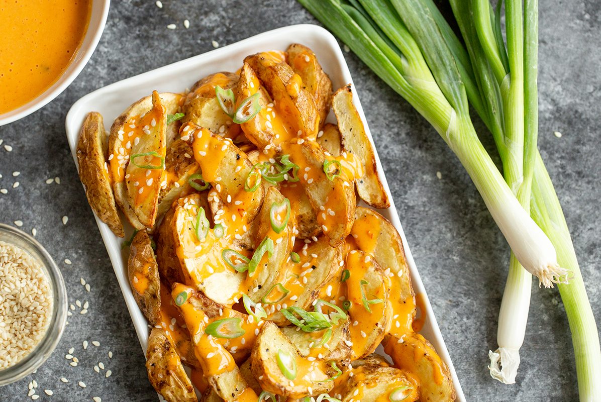 Crispy-Air-Fryer-Potato-Wedges-with-Creamy-Bang-Bang-Sauce-1400x800-1-e1756996898525